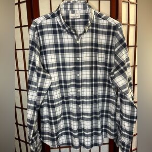 Chambray Road Men's Navy, Gray  & White Plaid Button-Down Shirt